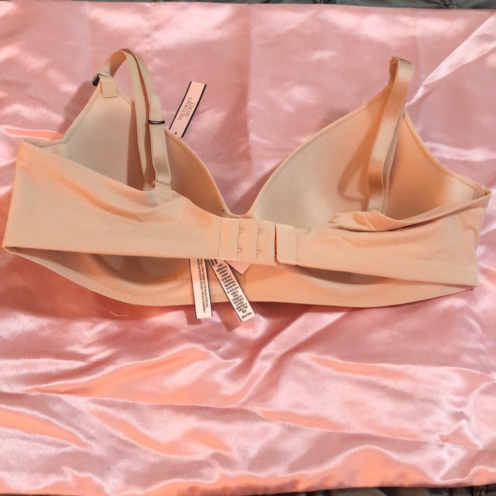 NWOT TEE SHIRT BRA BY VICTORIA’S SECRET - Picture 2 of 7